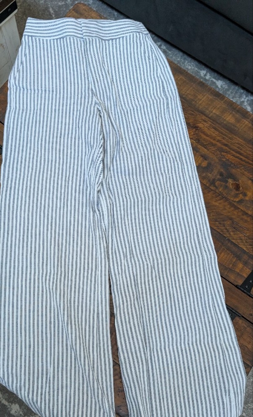 Banana Republic White and Navy Striped Pants